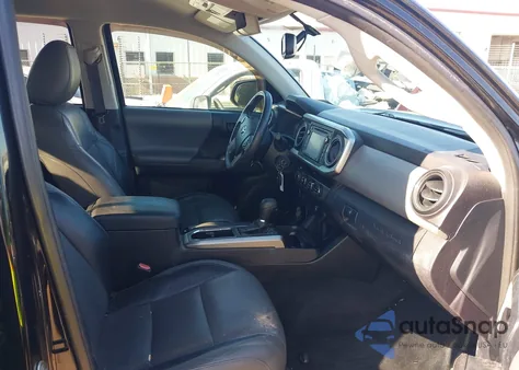 2017 Toyota Tacoma Sr5 V6 z USA, uszkodzony, nr VIN 5TFCZ5AN9HX048822